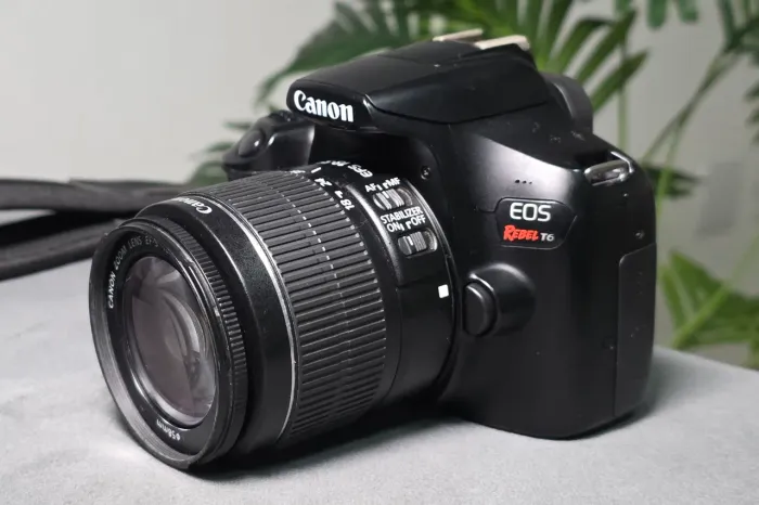 CANON T6 + LENTE 18-55MM ISTABILIZADA