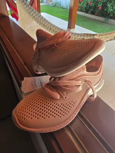 Tenis Crocs tamanho 33/34