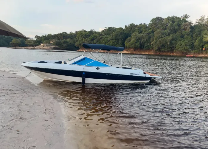 Lancha Bayliner Capri 21,5 banheira alongada
