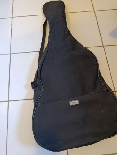 Violão com capa