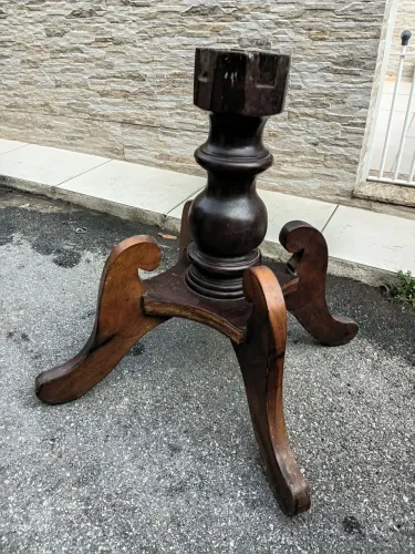 Pé de mesa em madeira maciça