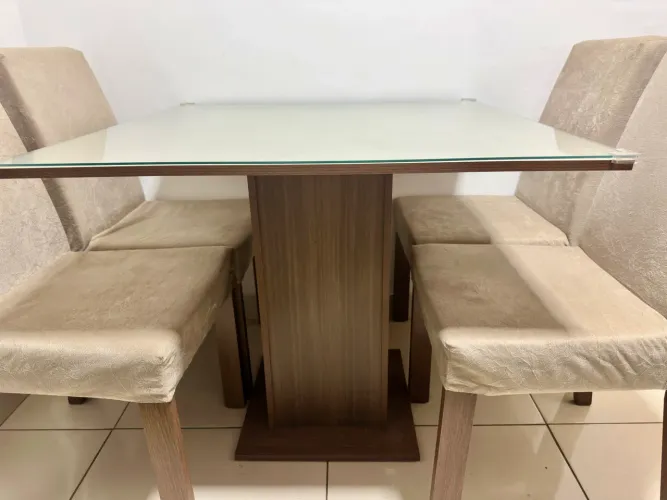 Mesa 4 cadeiras