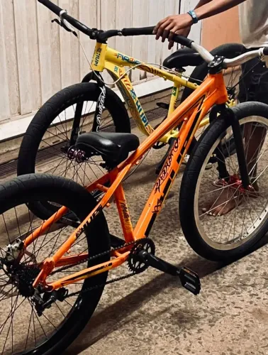 Quadro hupi wistlher 2019 laranja
