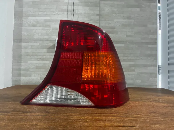 Farol traseiro Ford focus