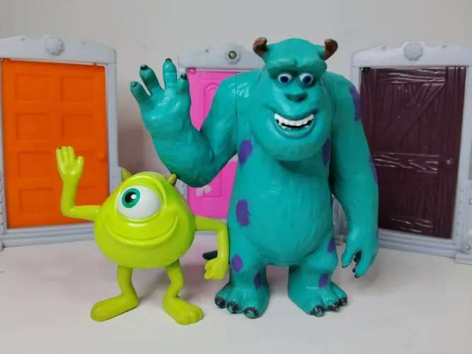 Bonecos Disney Pixar Monstros S.A. Sulley e Mike Wazowski - Original - Figuras de Ação