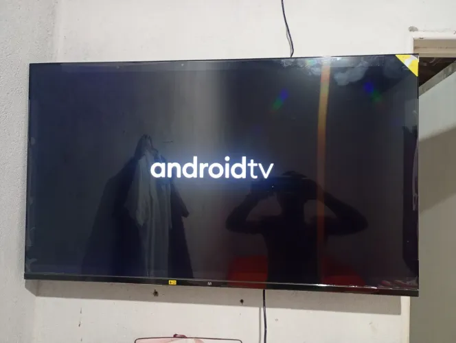 TV SMART 43 POLEGADAS NOVA ZERO 2.MESES DE USO 2 ANOS DE GARANTIA NOTA FISCAL VALOR 1100