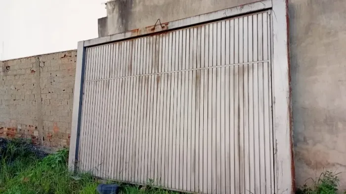 Portão basculante 4,5 mts x 3,0 mts na chapa 18 R$ 5000.00. Obs: Paga nem o material.