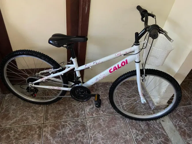 Bicicleta aro 24 feminina Caloi Ceci 21 marchas com cestinha!!