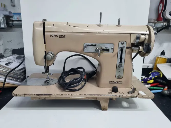 Maquina de costura lifematic eletrica funcionando