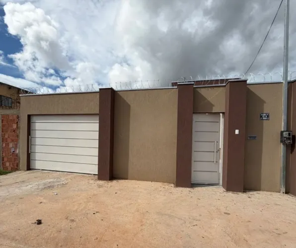 CASA FINO ACABAMENTO EM ÁGUAS LINDAS 