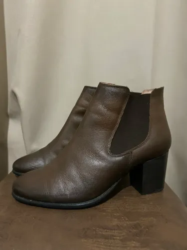 Bota Arezzo em couro feminino tamanho 37