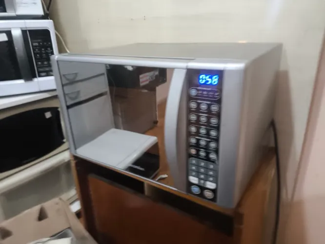 Microondas 31 Litros Electrolux Espelhado c/grill elétrico