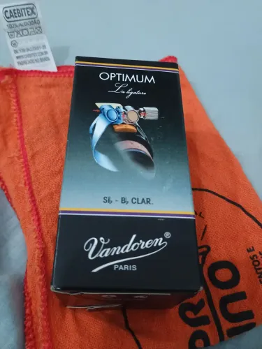 Braçadeira Vandoren Optimum LC01P, Clarinete sib