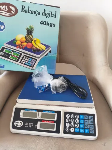 Balança digital 40 kg eletrônica<br>- Bateria recarregável e visor duplo
