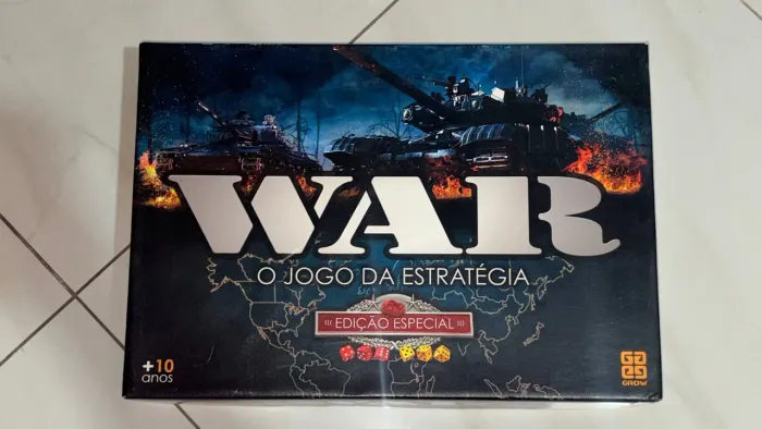 Kit com 3 Jogos de Tabuleiro: War Edição Especial, Quest e Imagem e Ação