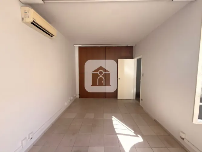 Casa comercial para locação no bairro Martins