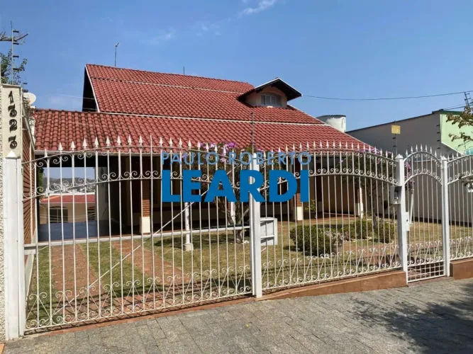 CASA ASSOBRADADA - JARDIM DOS ESTADOS - MG