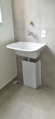 Uma Pia Cozinha, duas Pia Banheiro, um Tanque