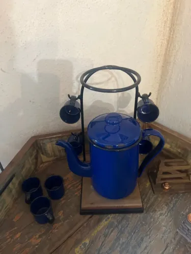 Bule e xícara antiga aço pintado