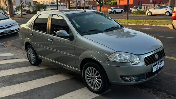 Fiat Siena Essence 1.6 Flex 16V 4P 2012