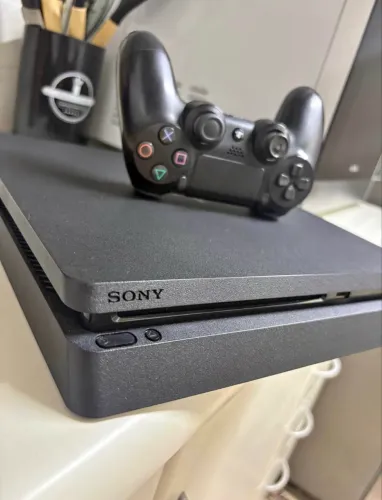PlayStation 4 Slim - 500GB