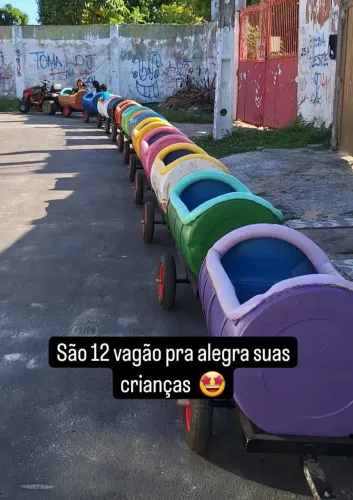 Carrinho com 12 vagões 