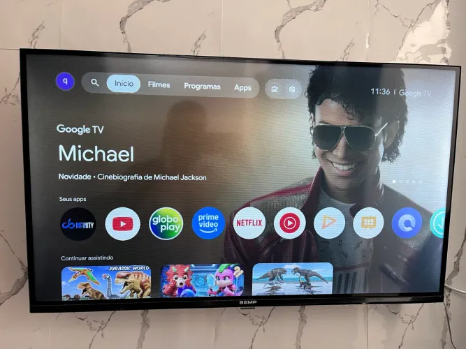Smartv 32 polegadas 1 mês de uso Android 