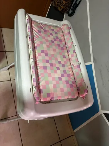 Banheira com suporte e trocador