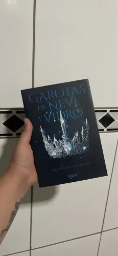 Livro garotas de neve e vidro