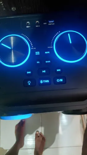 Vendo esa linda caixa de som