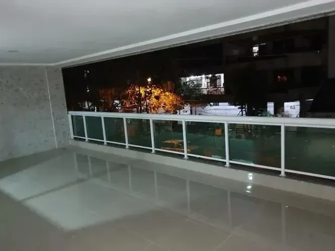 Gleba A - Cômodos Amplos + Apartamento á 5 min da Praia Posto 9