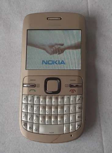 Celular NOKIA modelo C3-00 * Antigo.