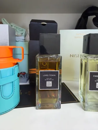 Vendo perfumes in the box