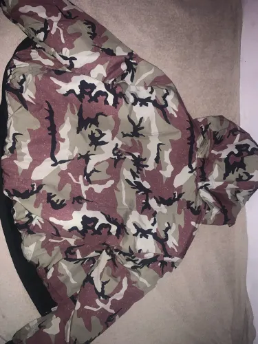 JAQUETA CAMUFLADA NOVA 