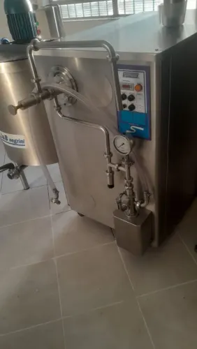 Produtora contínua de sorvetes de massa 250L/h