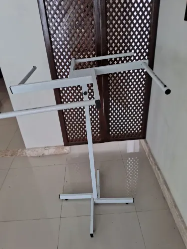 Araras de chão para lojas