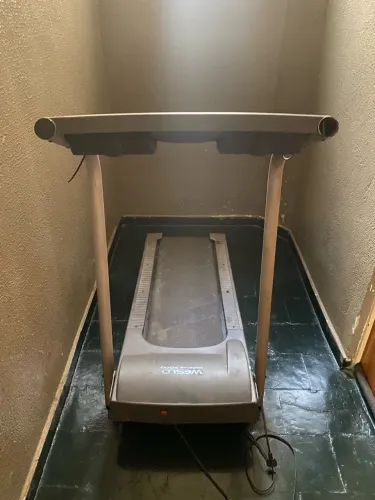 Esteira e pé de máquina