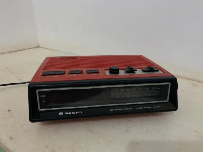 Rádio Relógio Vintage Sanyo RM-6000 Antigo