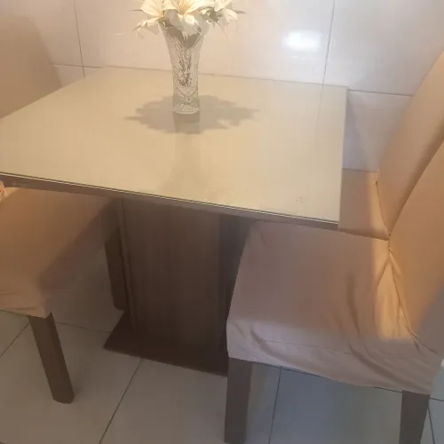 Vende se essa Mesa 4 cadeira estado de novo