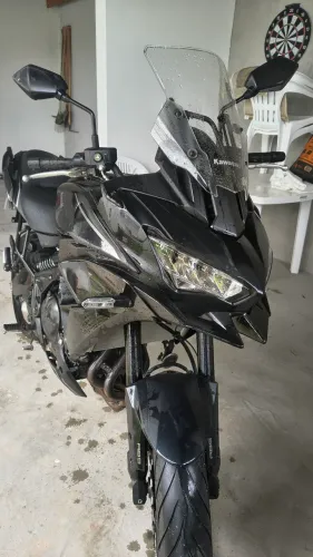 Kawasaki Versys 650 2024 preta