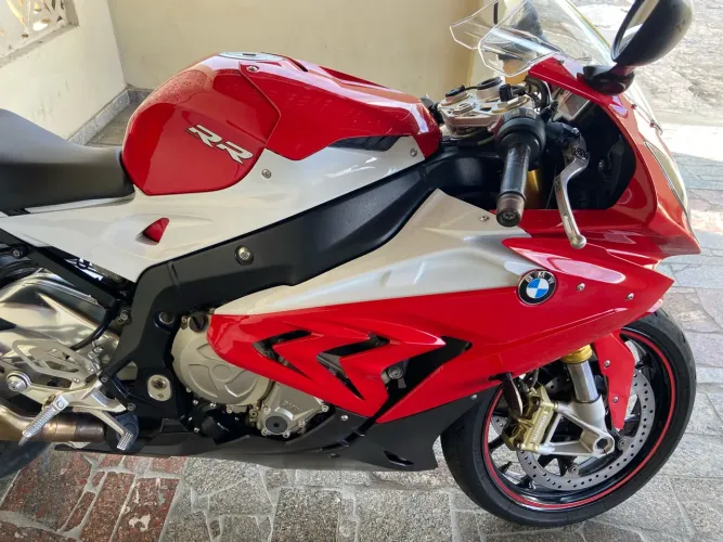 Moto BMW RR com quilometragem baixa