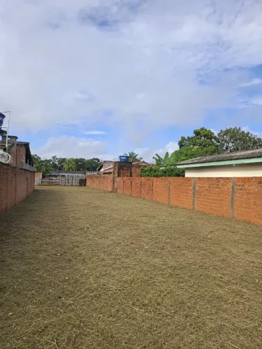 Vende-se um terreno medindo 10x30 no bairro universidade, valor 75,0000 mil