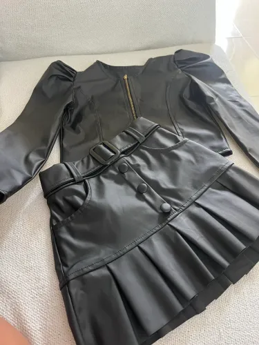 Vendo infantil veste de 4 a 6 anos 