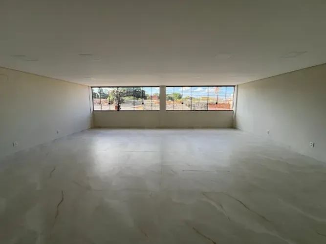 Aluga-se andar para salas (escritórios, consultórios, etc) 140m² - ótima localização