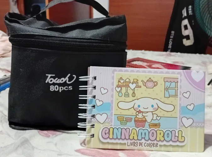 Boobie Goods Cinnamonroll + 80 Canetas Touch
