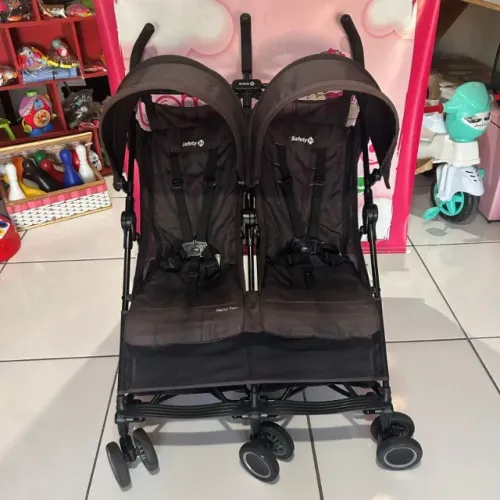 Carrinho de Gemeos marca Safety modelo passeio ate 15 kg cada.