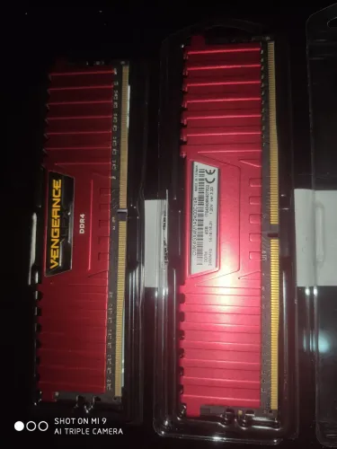 Memória RAM DDR4 4G Vengeance 2400Mhz