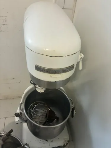 Vendo Batedeira industrial VELOX 36L