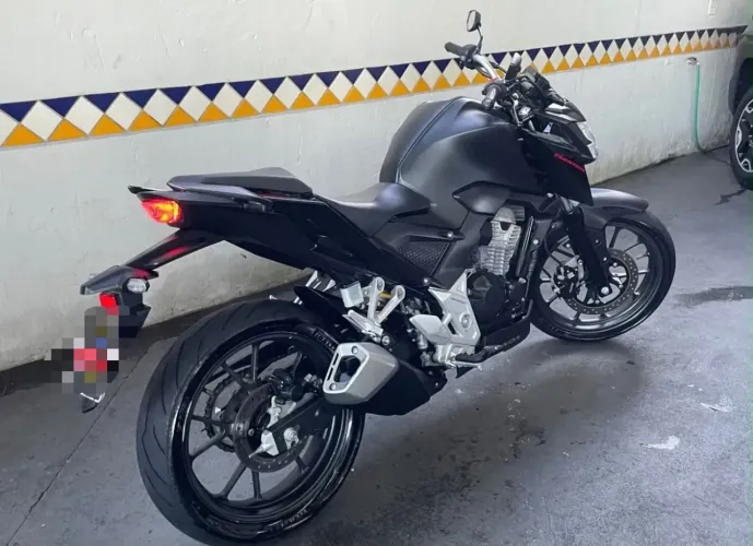 CB 300