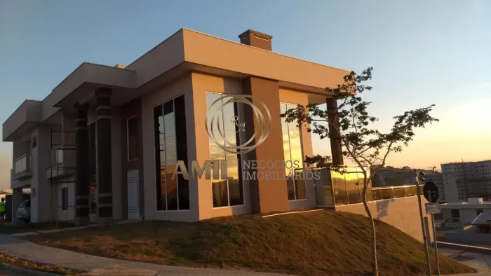 Casa em condomínio de alto padrão - Colinas do Paratehy - 5 suítes / 567m²